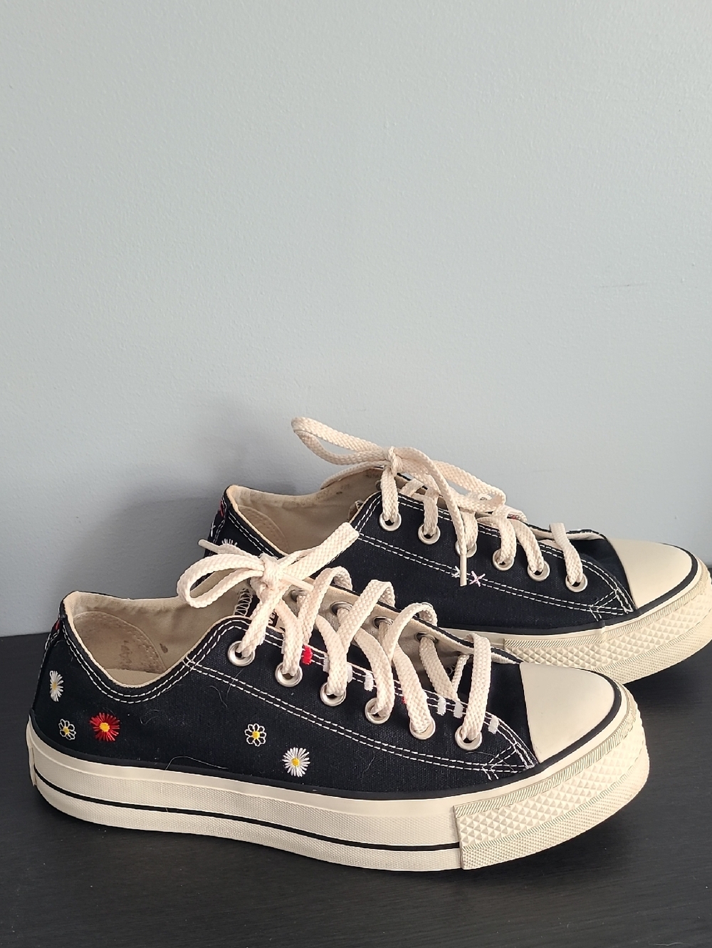 Converse Chuck Taylor All Star Lift Low Daisy Embroidery Black Size 8.5 567994C